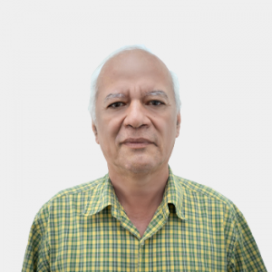 Fotografía frontal del profesor Cesar Augusto Blanco