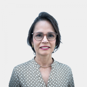Fotografía frontal de la profesora Dora Parra