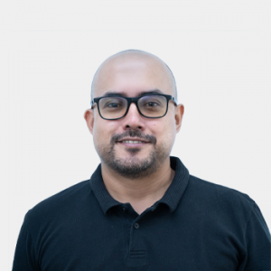 Fotografía frontal del profesor Fabio Camargo