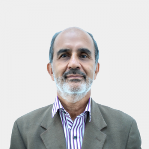 Fotografía frontal del profesor Guillermo Gomez