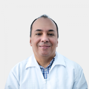 Fotografía frontal del profesor Janer Sepulveda