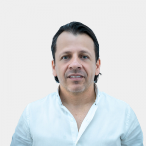 Fotografía frontal del profesor Jonny Duque