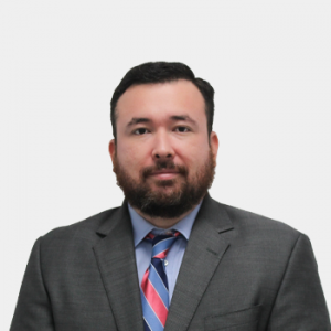 Fotografía frontal del profesor Juan Paulo Serrano