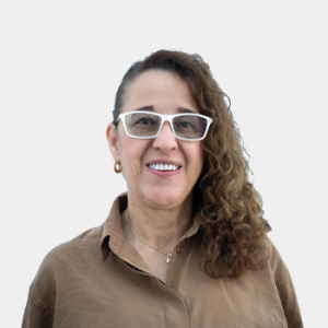 Fotografía frontal de la profesora Luz Ibañez