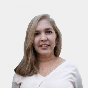 Fotografía frontal de la profesora Lydia Diaz