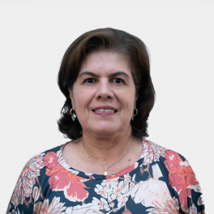 Fotografía frontal de la profesora Maria Solange