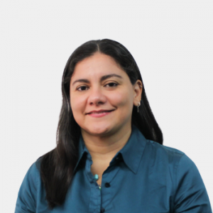 Fotografía frontal de la profesora Maria Velasquez