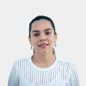 Fotografía frontal de la profesora Natalia Esquivel