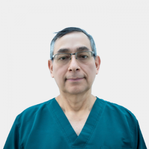 Fotografía frontal del profesor Oscar Leonel Rueda