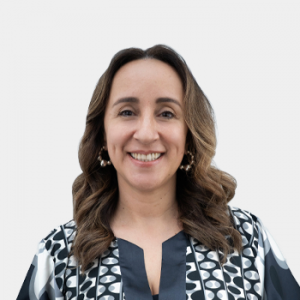Fotografía frontal de la profesora Paula Ramirez