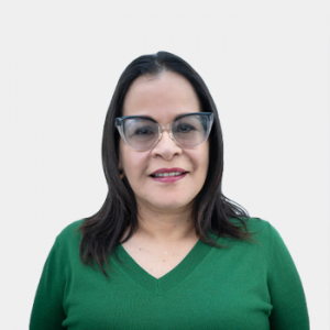 Fotografía frontal de la profesora Sandra Romero