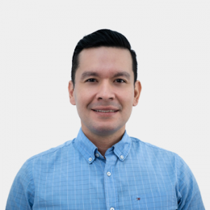 Fotografía frontal del profesor Wilson Lozano
