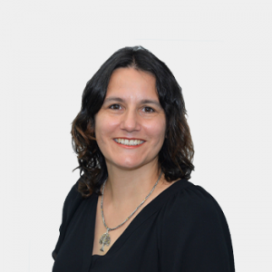 Fotografía frontal de la profesora Debora Alcida Narbarlatz