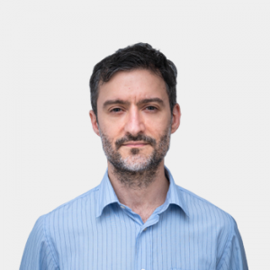 Fotografía frontal del profesor Bruno Longoni Torti