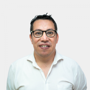 Fotografía frontal del profesor Drochss Pettry Valencia Ochoa