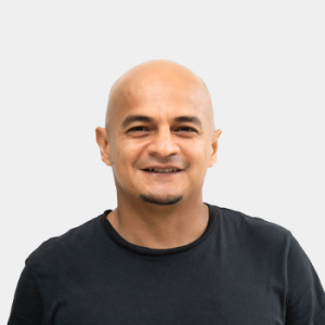 Fotografía frontal del profesor Fabio Humberto Sepulveda