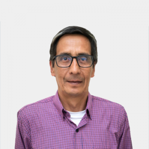 Fotografía frontal del profesor Héctor Rojas