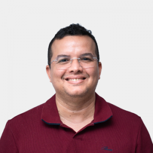 Fotografía frontal del profesor Jose David Pérez