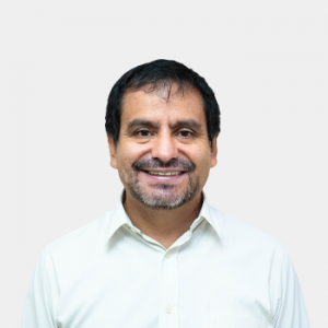 Front photograph of Professor Julio Roberto Pinzon