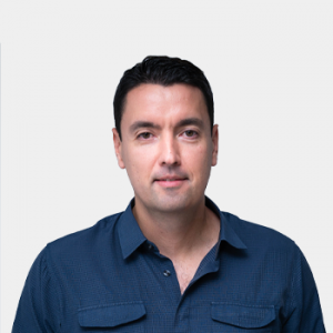 Fotografía frontal del profesor Pablo Andres Silva Ortiz