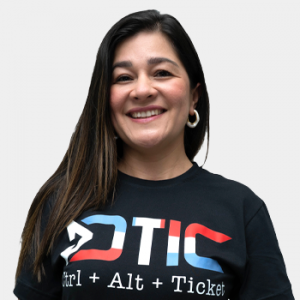 Fotografía frontal de la funcionaria Leidy Yadira Peñuela