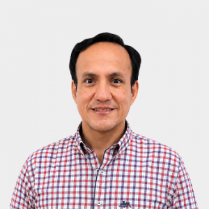 Fotografía frontal del profesor Alexander Holguin