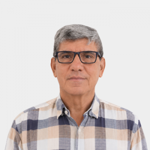 Fotografía frontal del profesor Alirio Palma Rodríguez