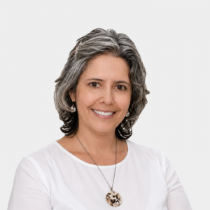 Fotografía frontal de la profesora Andrea Hernández Quirama