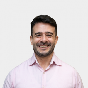 Fotografía frontal del profesor Andrés Botero Bernal