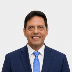 Photo in foreground; professor Carlos Vecino centered with a white background.