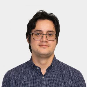 Fotografía frontal del profesor David Romo Bucheli