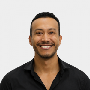 Photo in foreground; professor Edgar Córdoba centered with a white background.