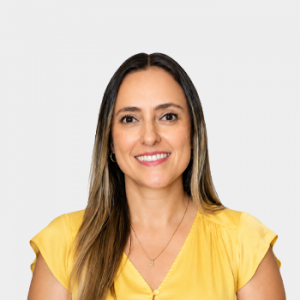 Photo in foreground; professor Eliana Peña centered with a white background.