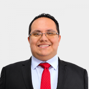 Fotografía frontal del profesor Erik Giovany Montes Paez