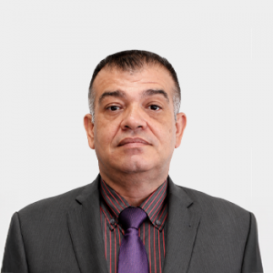 Fotografía frontal del profesor Fernando Enrique Calvete