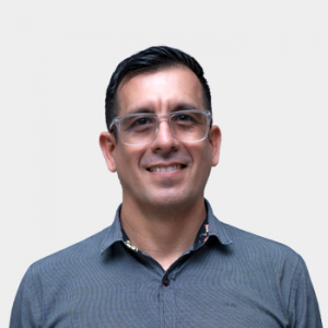 Fotografía frontal del profesor German Adolfo Diaz
