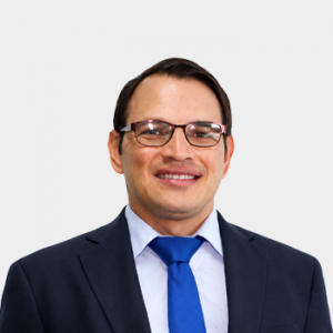 Fotografía frontal del profesor Germán González Silva