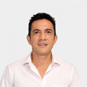 Fotografía frontal del profesor Henrry Arguello Fuentes