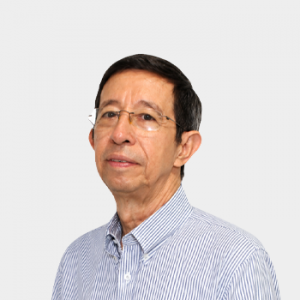 Fotografía frontal del profesor Hugo Andrade Sosa