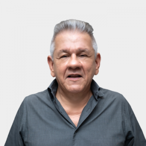 Front photograph of Professor Jorge Enrique Menedes