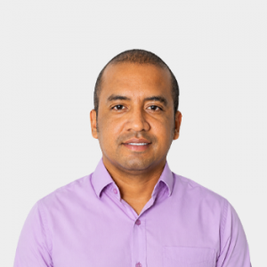 Fotografía frontal del profesor Jose Jorge Carreño