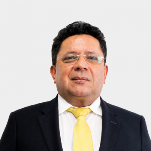 Fotografía frontal del profesor Nicolas Santos Santos