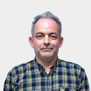 Fotografía frontal del profesor Valsak Rojas Torres