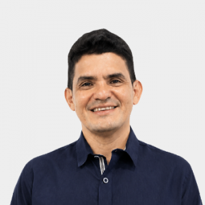 Front photograph of Professor Wilson Olaya León