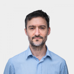 Fotografía frontal del profesor Bruno Longoni Torti