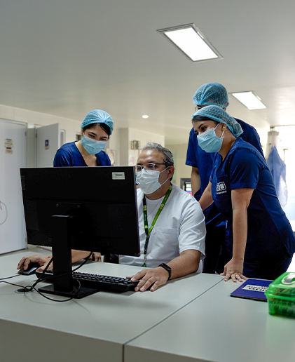 Students in clinical practice with their instructor