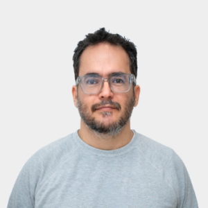 Fotografía frontal del profesor Jimmy Humberto Fortuna Vargas