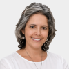 Fotografía frontal de la profesora Andrea Hernández Quirama
