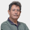 Fotografía frontal del profesor Jaime Alberto Camacho Pico